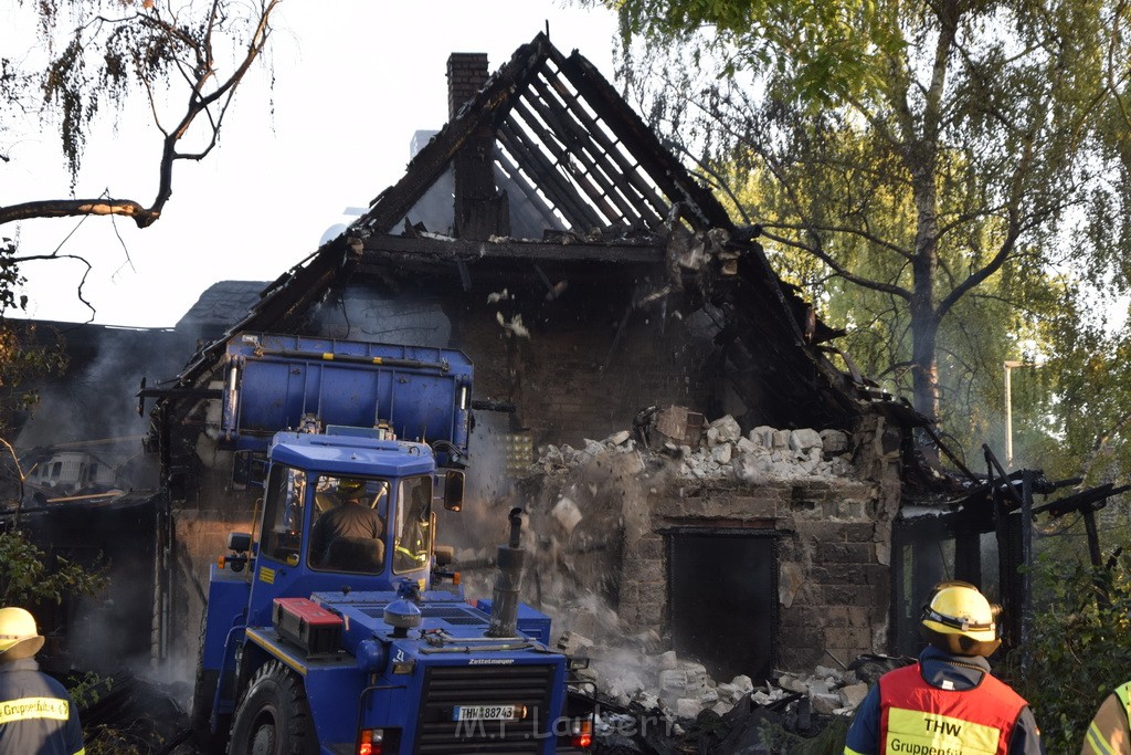 Grossfeuer Einfamilienhaus Siegburg Muehlengrabenstr P0979.JPG - Miklos Laubert